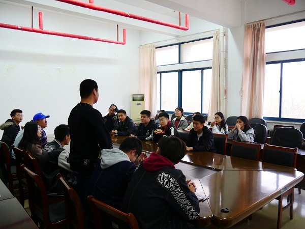“交流共成长，共进谱新章”——文法系与机电系开展员工干部座谈会(2).JPG